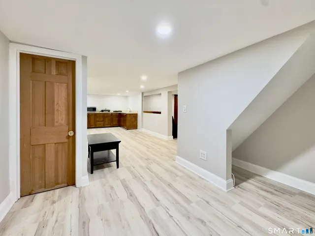 $1,700 | 96 Knickerbocker Avenue, Stamford, CT 06907