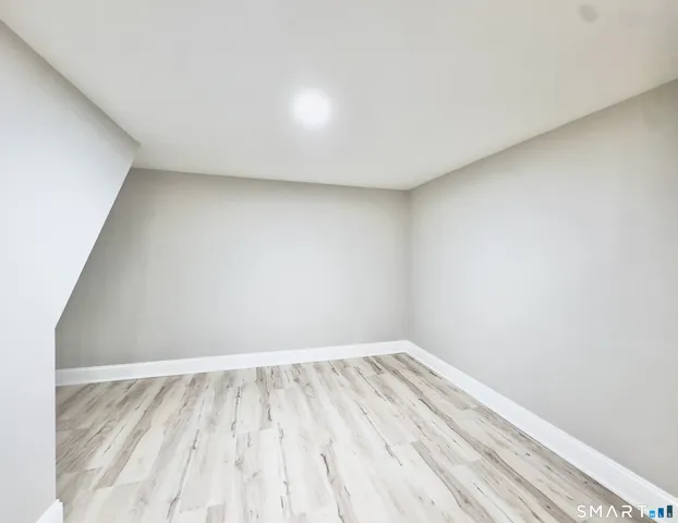 $1,700 | 96 Knickerbocker Avenue, Stamford, CT 06907