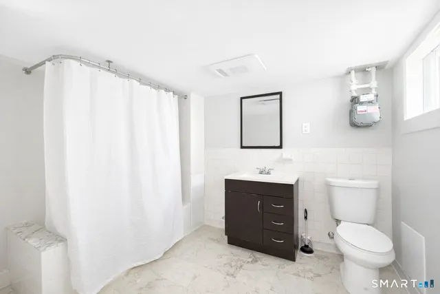 $1,700 | 96 Knickerbocker Avenue, Stamford, CT 06907