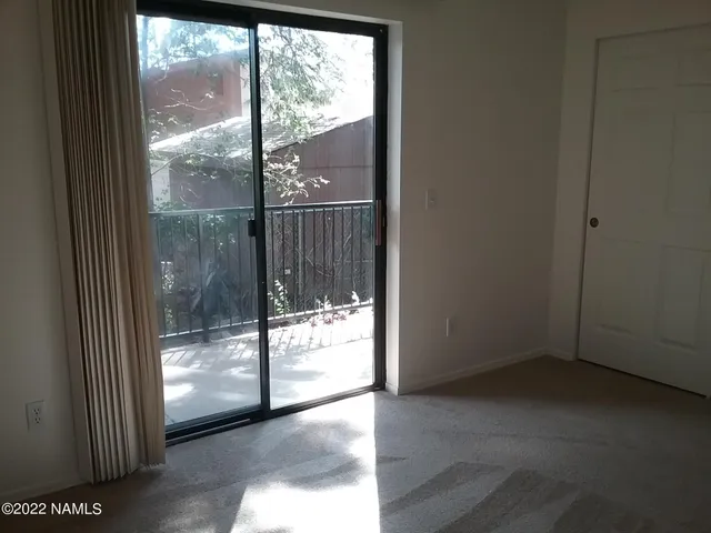 a view of entryway with floor to ceiling window
