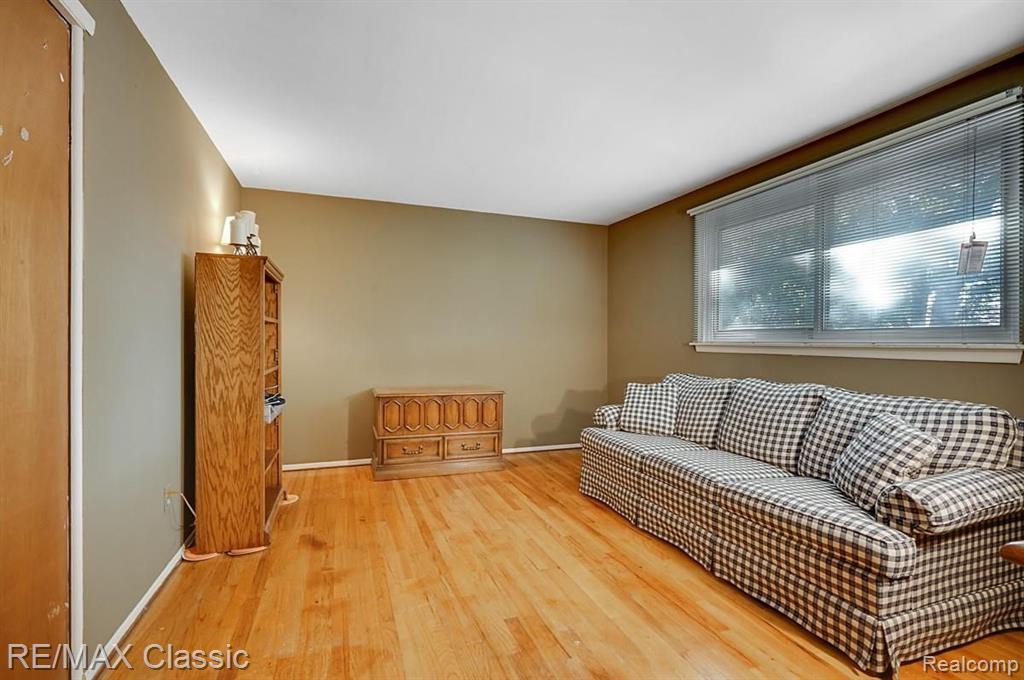 16381 Wayne Road Livonia, MI 48154 - Photo 15 of 27