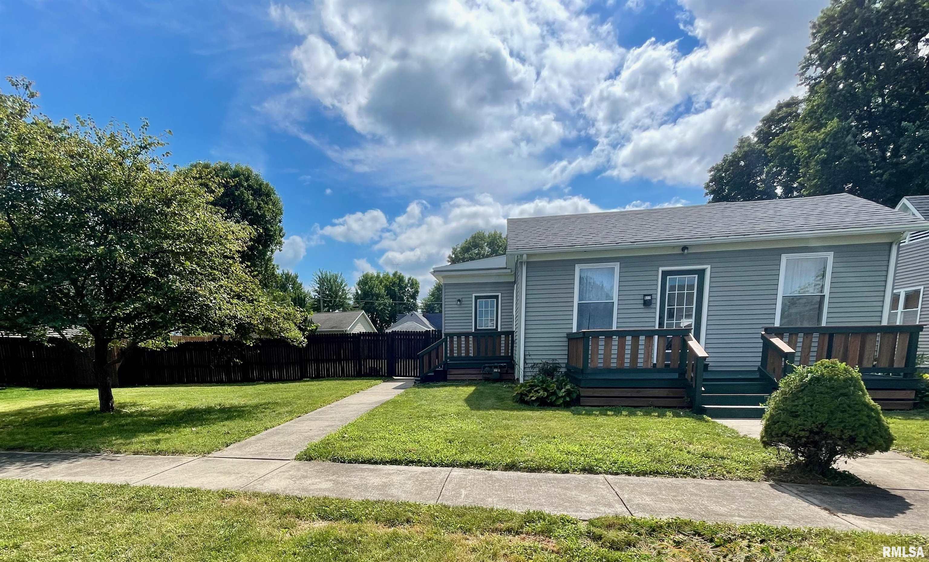 617 Decatur Street Lincoln, IL 62656 - Photo 1 of 11 Gallery Image 1