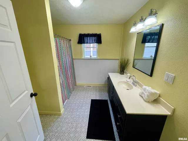 $149,900 | 617 Decatur Street, Lincoln, IL 62656