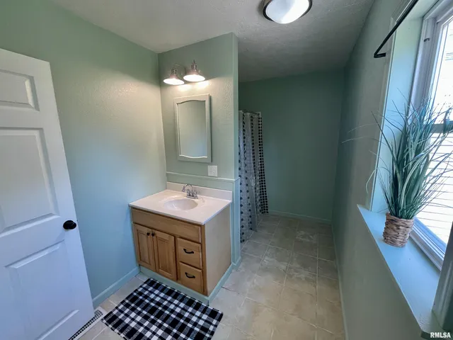 $149,900 | 617 Decatur Street, Lincoln, IL 62656