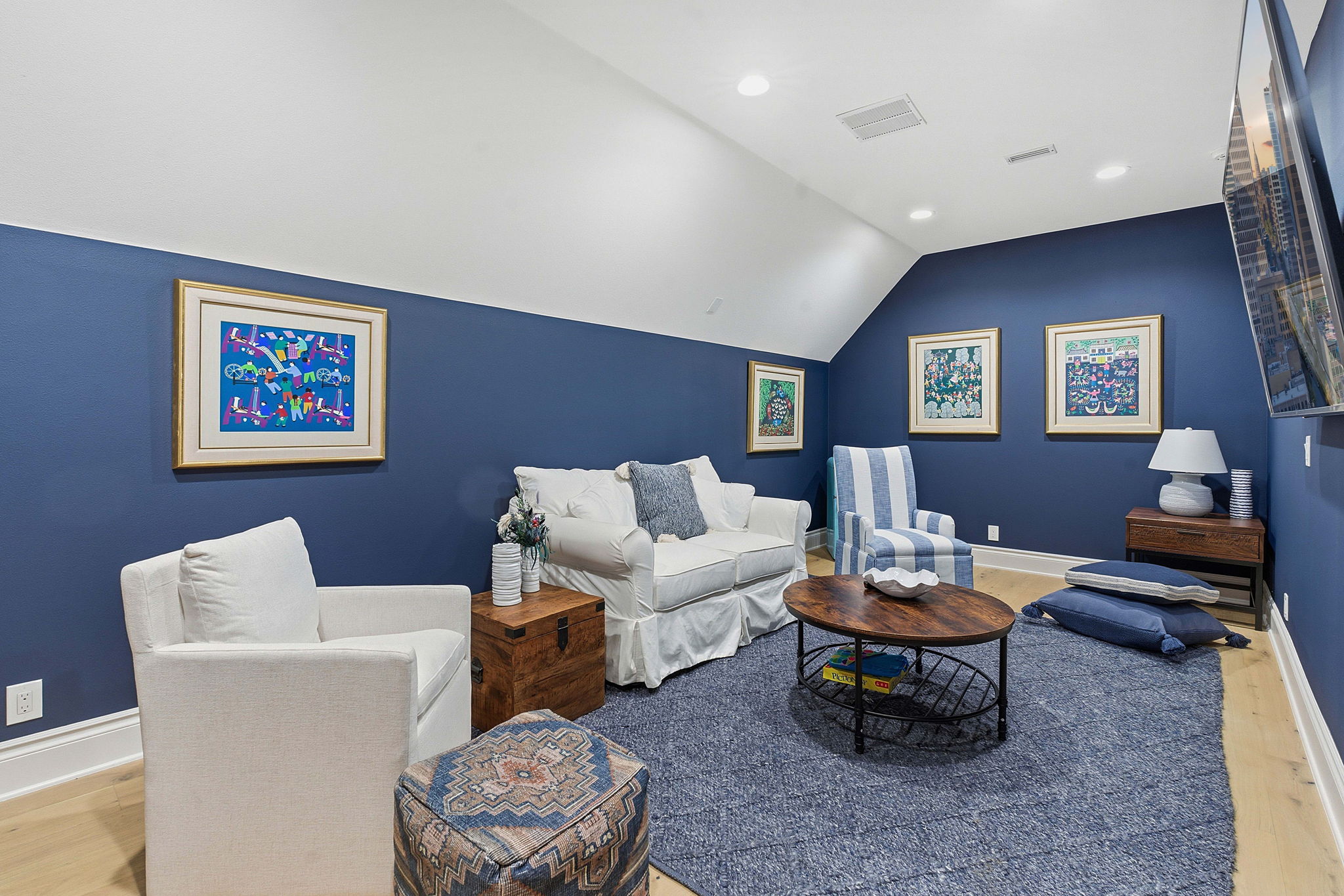 16400 Hamilton Pool Road Austin, TX 78738 - Photo 19 of 37 a living room with furniture and a window