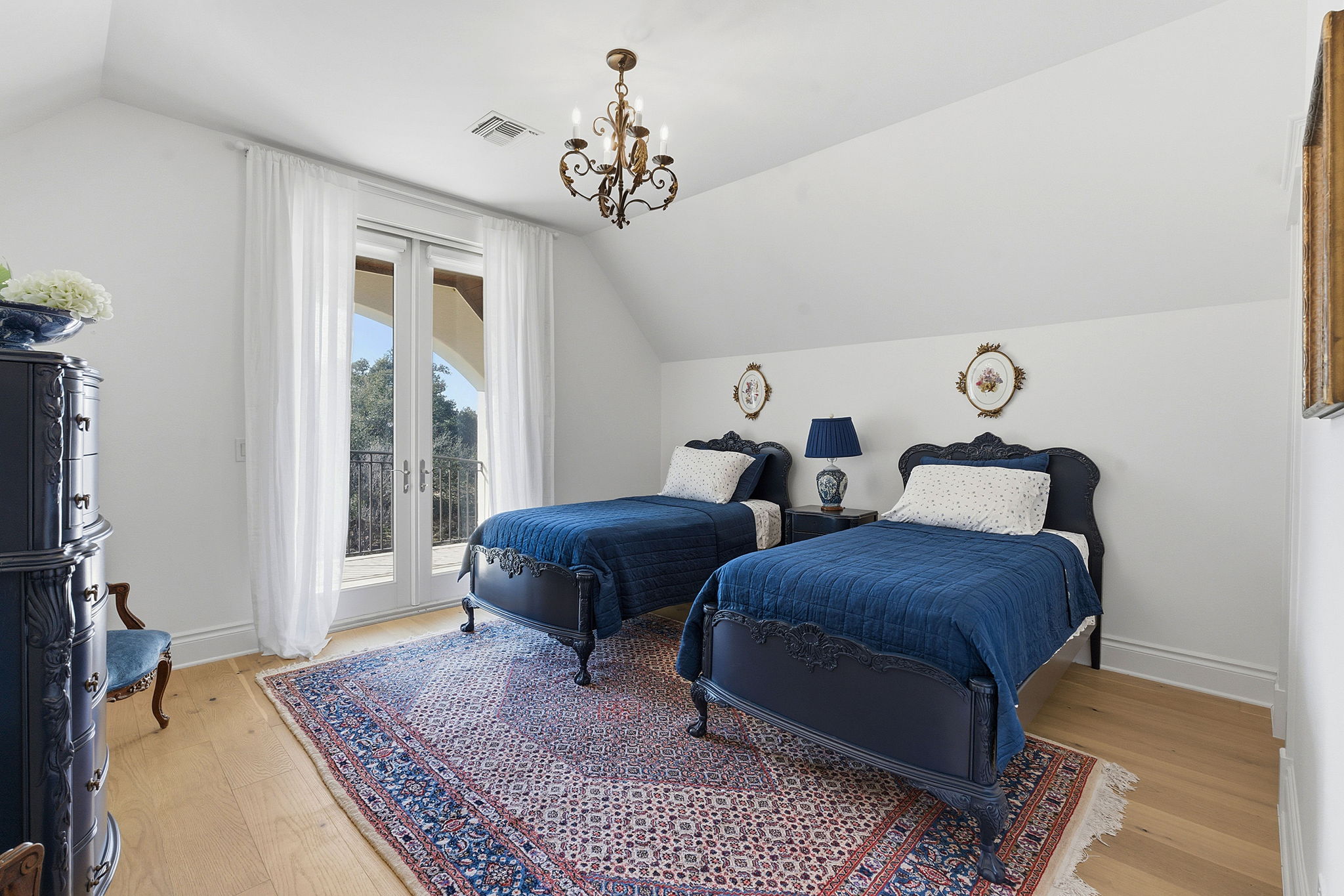 16400 Hamilton Pool Road Austin, TX 78738 - Photo 20 of 37 a bedroom with furniture and a rug