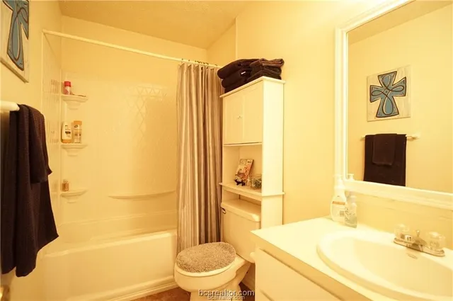 $1,105 | 2306 West Creek Lane, College Station, TX 77845