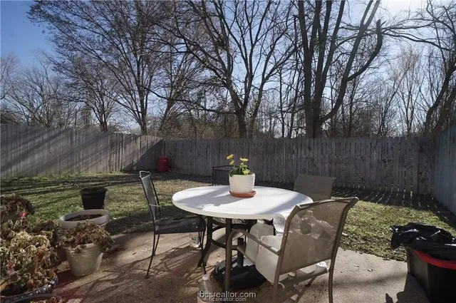 $1,105 | 2306 West Creek Lane, College Station, TX 77845