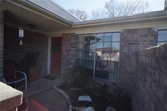 $1,105 | 2306 West Creek Lane, College Station, TX 77845