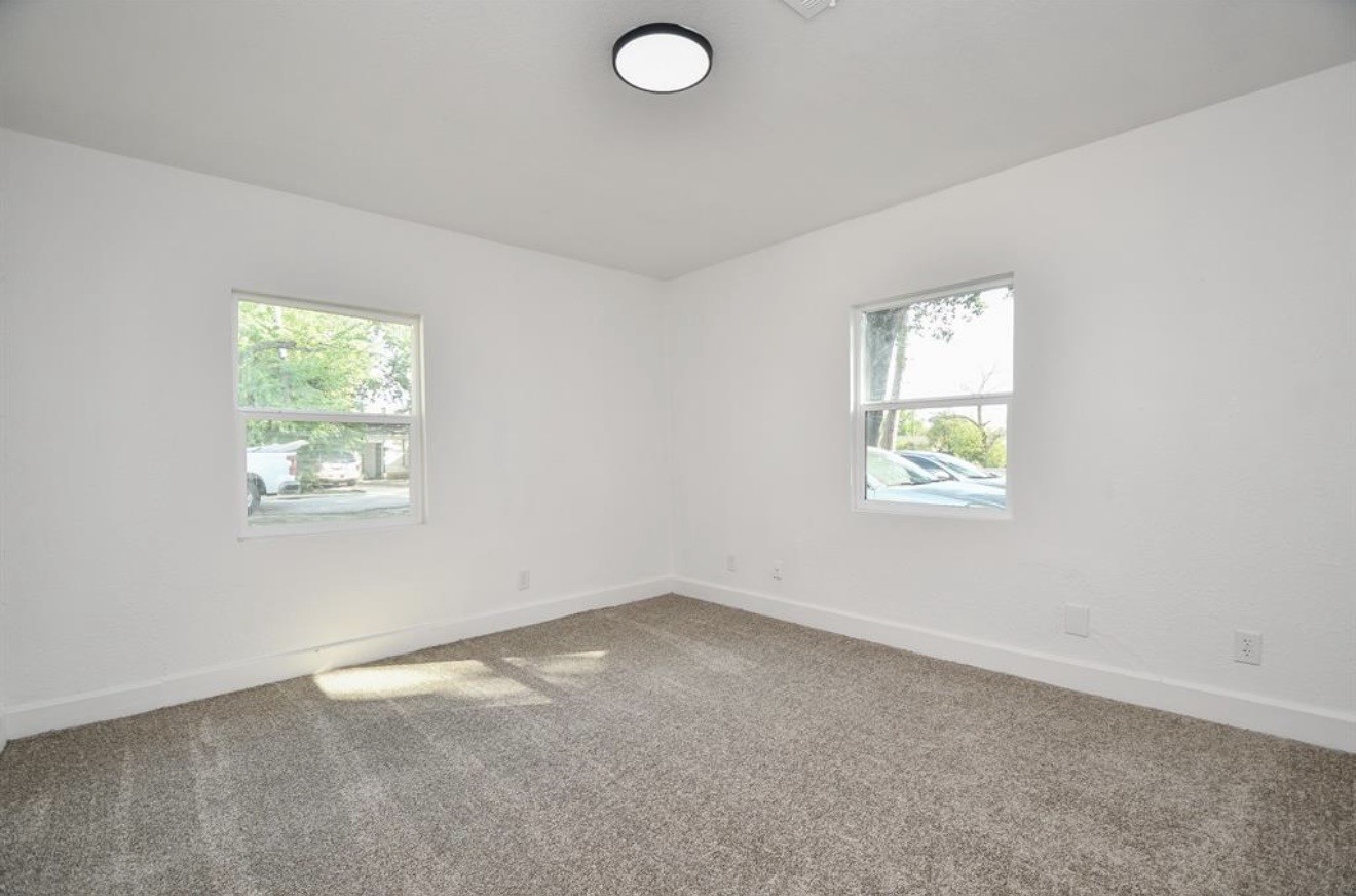 6834 St Augustine Street Houston, TX 77021 - Photo 16 of 21 an empty room with windows