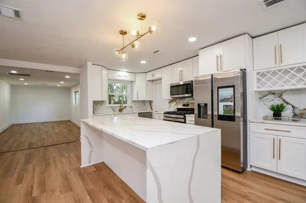 $249,800 | 6834 St Augustine Street, Houston, TX 77021