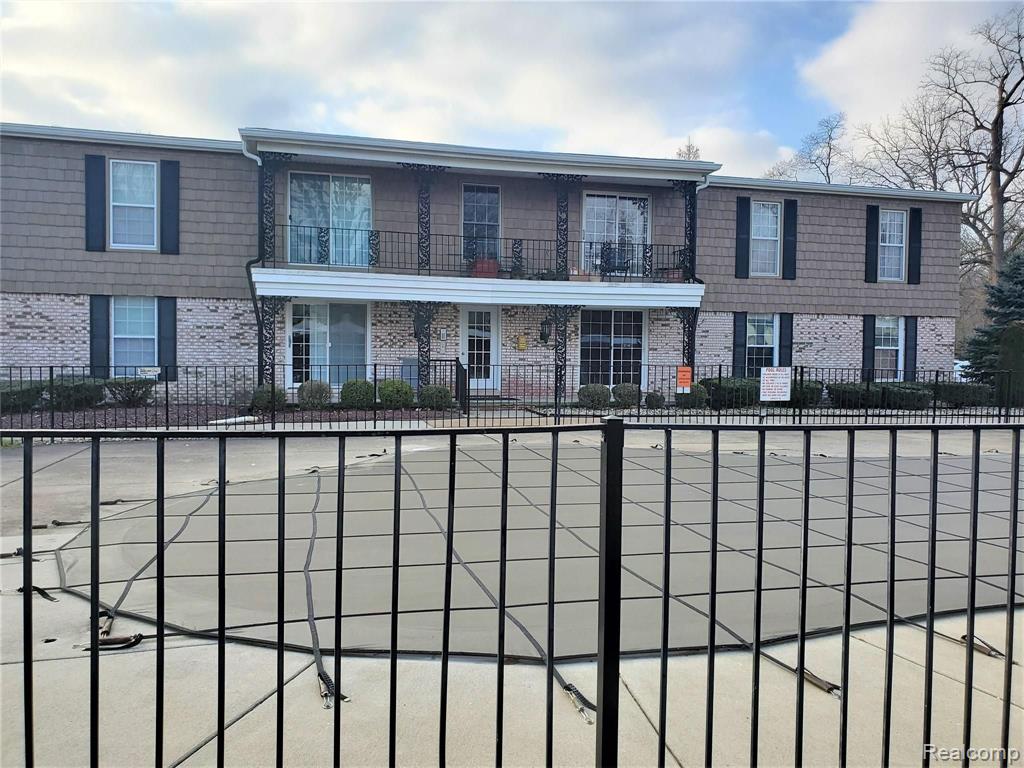 24360 East River Road, Unit 33 Grosse Ile, MI 48138 - Photo 1 of 25