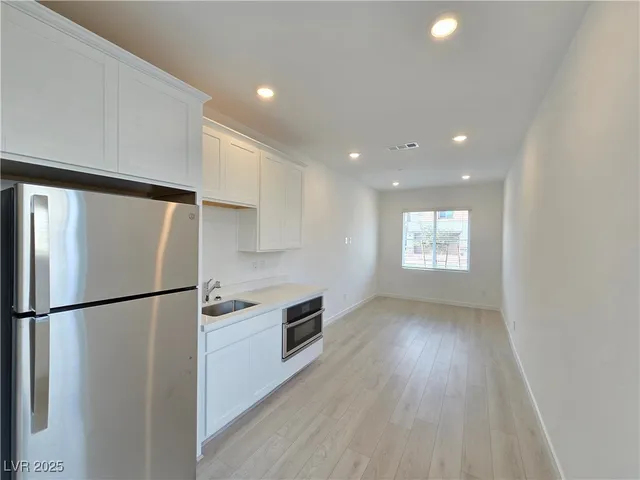 $3,200 | 530 Preston Crst Street, Henderson, NV 89011