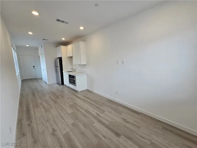 $3,200 | 530 Preston Crst Street, Henderson, NV 89011