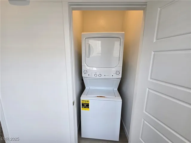 $3,200 | 530 Preston Crst Street, Henderson, NV 89011