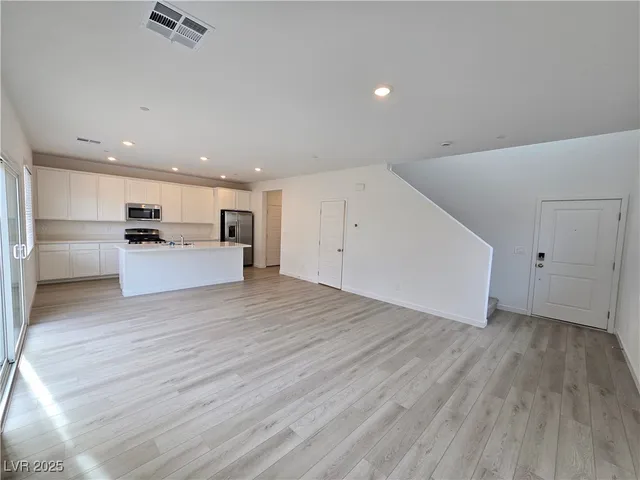 $3,200 | 530 Preston Crst Street, Henderson, NV 89011