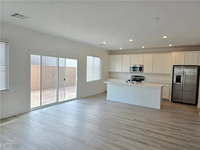 $3,200 | 530 Preston Crst Street, Henderson, NV 89011