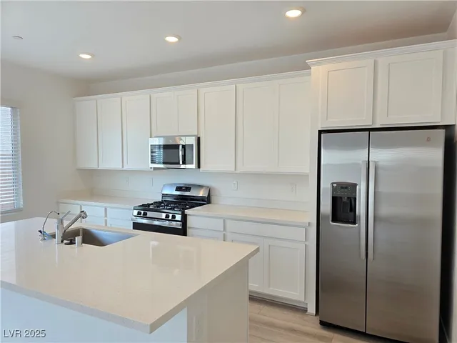 $3,200 | 530 Preston Crst Street, Henderson, NV 89011