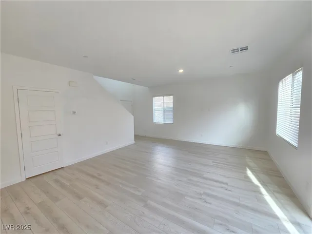 $3,200 | 530 Preston Crst Street, Henderson, NV 89011