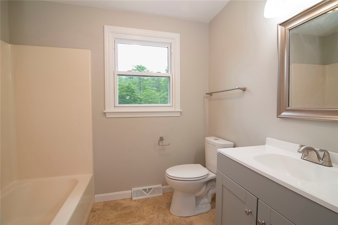 84 Old Rockville Road Hopkinton, RI 02833 - Photo 11 of 16 Bath