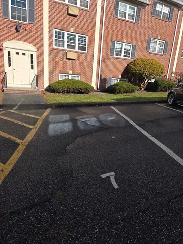 $2,200 | 25 Arlington Road, Unit 11, Woburn, MA 01801