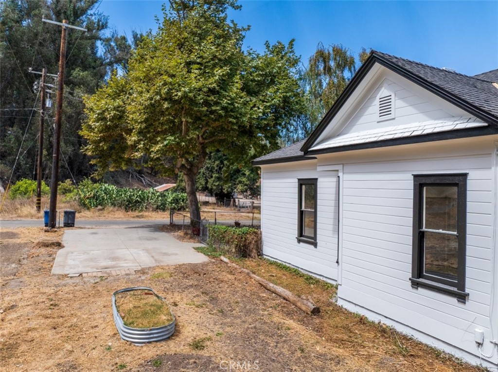 676 Lasalle Canyon Road Lompoc, CA 93436 - Photo 16 of 28 Side of House and Driveway