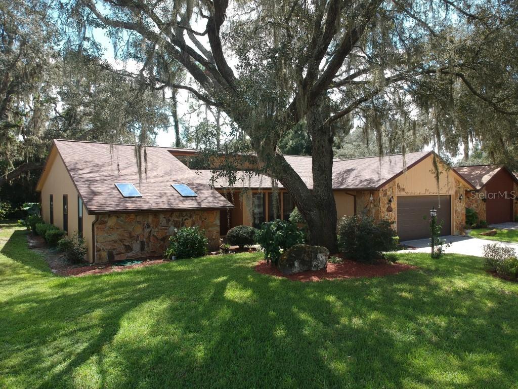 a view of a yard in front of house