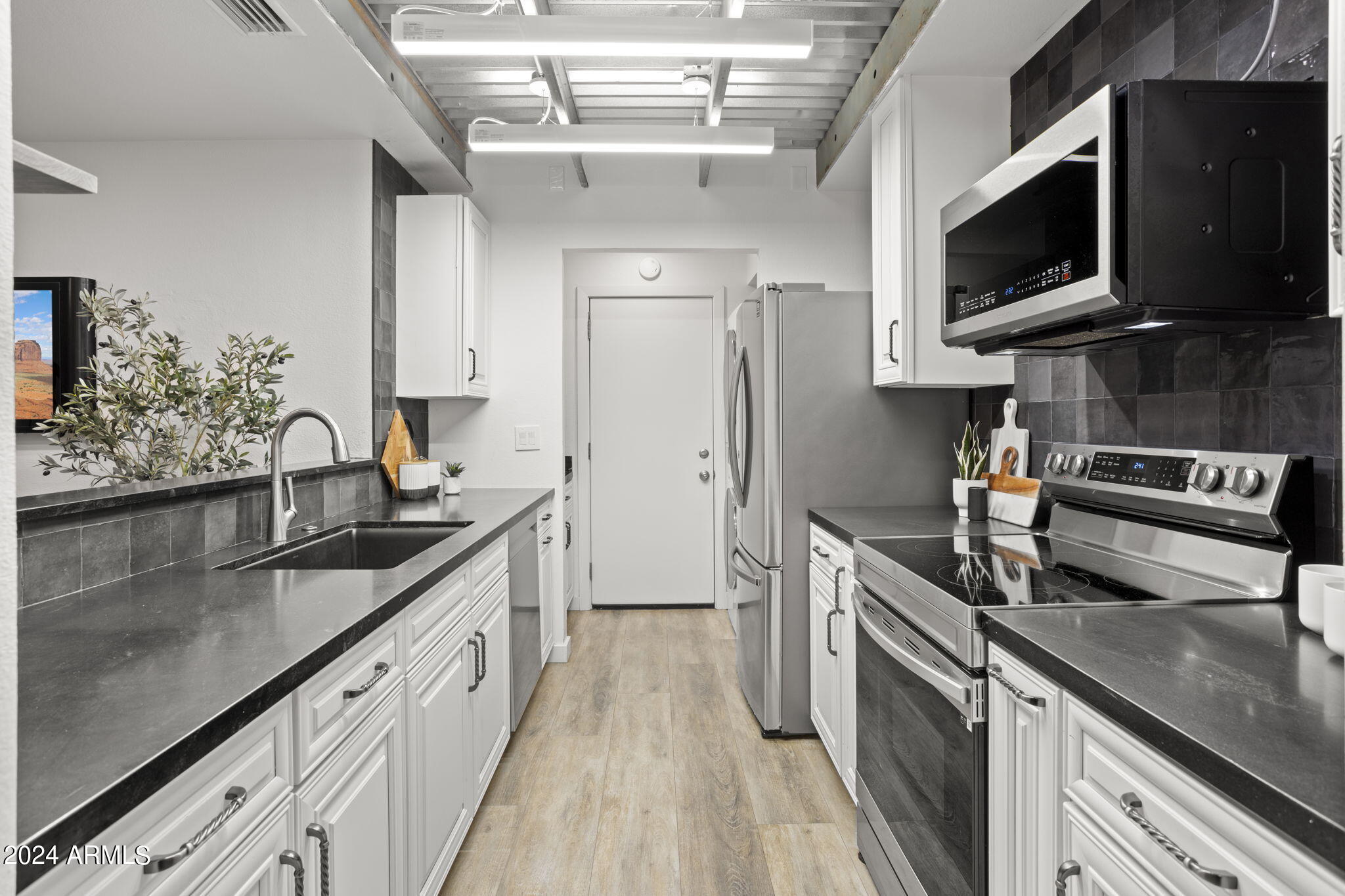 3136 North 38th Street, Unit 1 Phoenix, AZ 85018 - Photo 13 of 42 Contemporary Kitchen