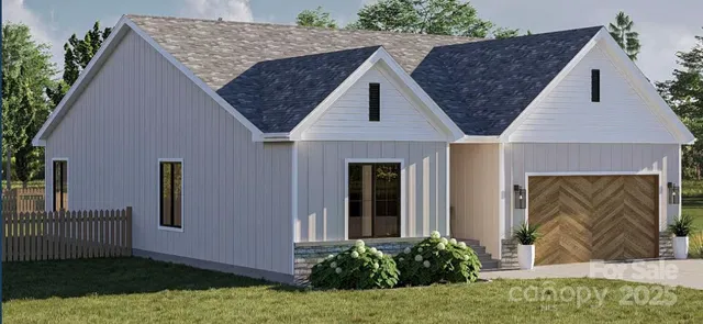 a view of a house with backyard