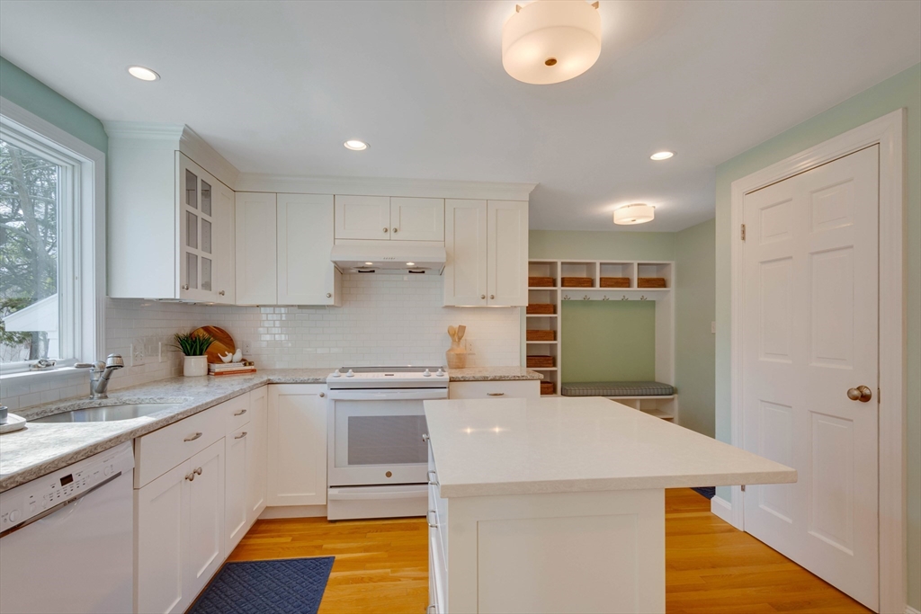 20 Dunbarton Road Needham, MA 02492 - Photo 16 of 35