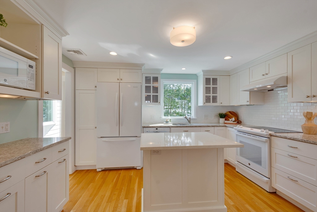 20 Dunbarton Road Needham, MA 02492 - Photo 17 of 35