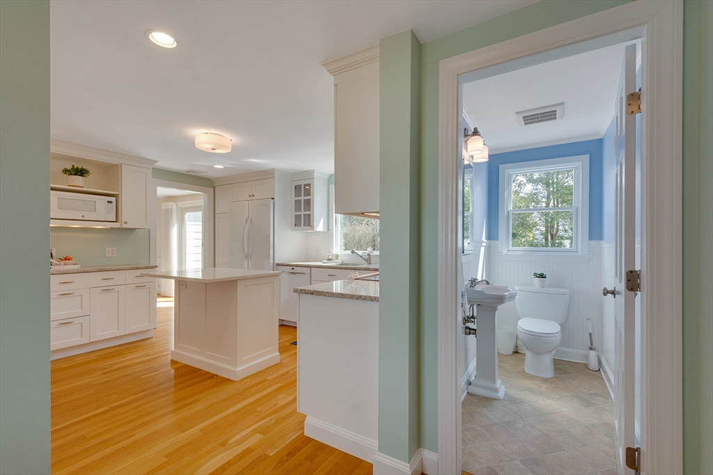 20 Dunbarton Road Needham, MA 02492 - Photo 22 of 35