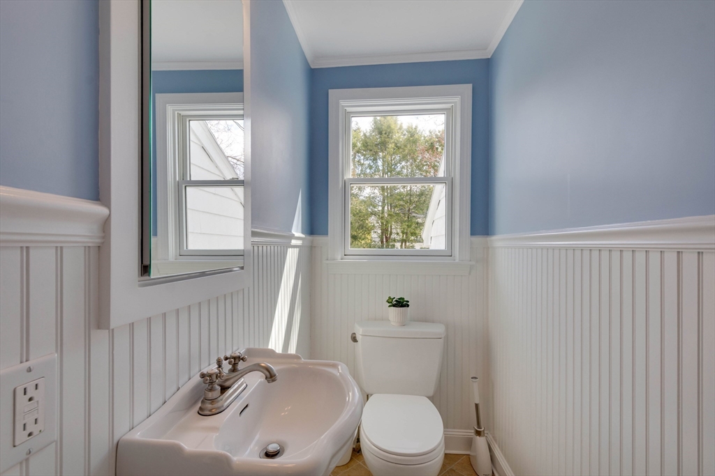 20 Dunbarton Road Needham, MA 02492 - Photo 23 of 35