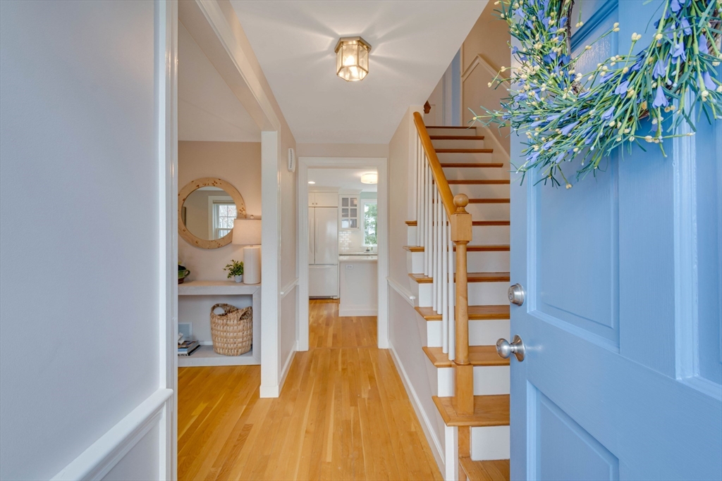 20 Dunbarton Road Needham, MA 02492 - Photo 4 of 35