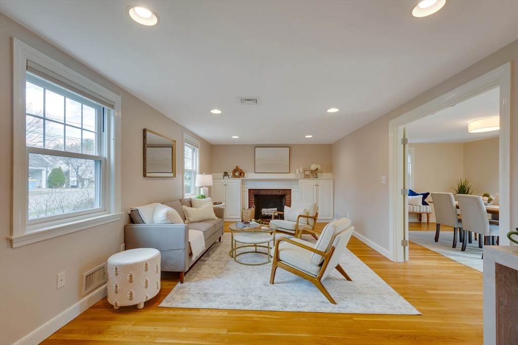 20 Dunbarton Road Needham, MA 02492 - Photo 5 of 35