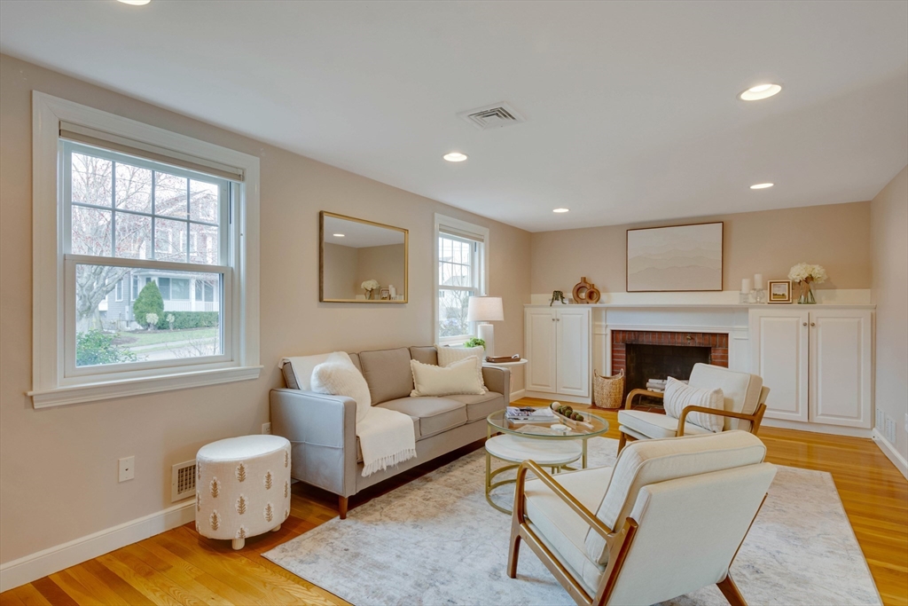 20 Dunbarton Road Needham, MA 02492 - Photo 6 of 35