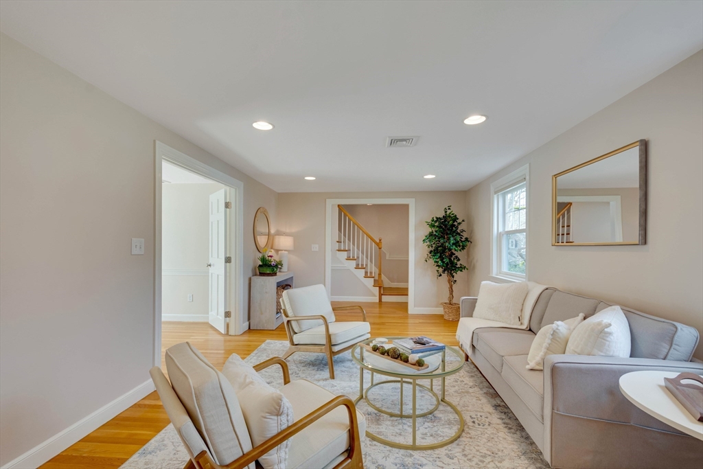 20 Dunbarton Road Needham, MA 02492 - Photo 8 of 35