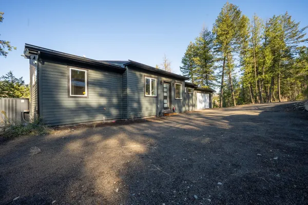 $879,900 | 21125 Byrne Lane, Nine Mile Falls, WA 99026