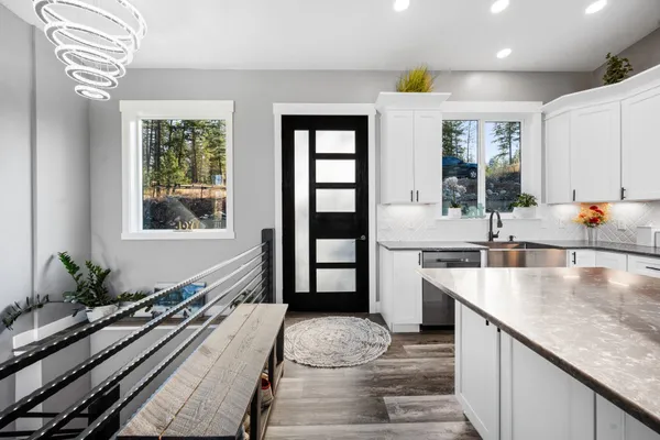 $879,900 | 21125 Byrne Lane, Nine Mile Falls, WA 99026