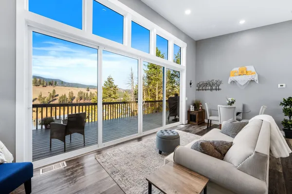 $879,900 | 21125 Byrne Lane, Nine Mile Falls, WA 99026