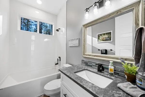 $879,900 | 21125 Byrne Lane, Nine Mile Falls, WA 99026