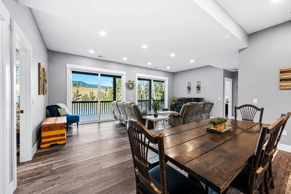 $879,900 | 21125 Byrne Lane, Nine Mile Falls, WA 99026