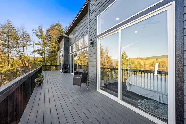 $879,900 | 21125 Byrne Lane, Nine Mile Falls, WA 99026