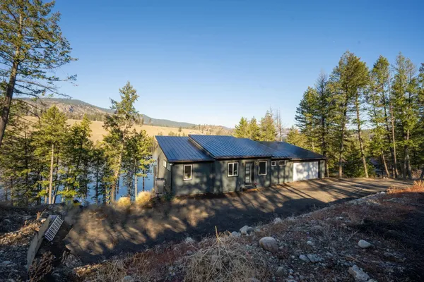 $879,900 | 21125 Byrne Lane, Nine Mile Falls, WA 99026