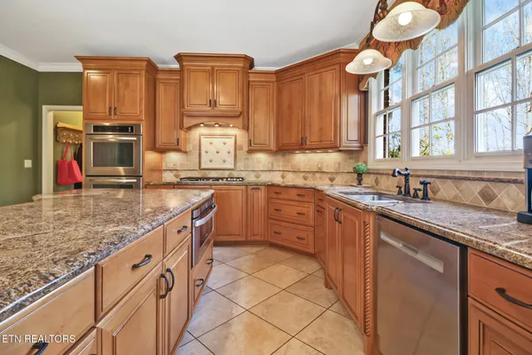 $895,000 | 111 Charity Lane, Jamestown, TN 38556