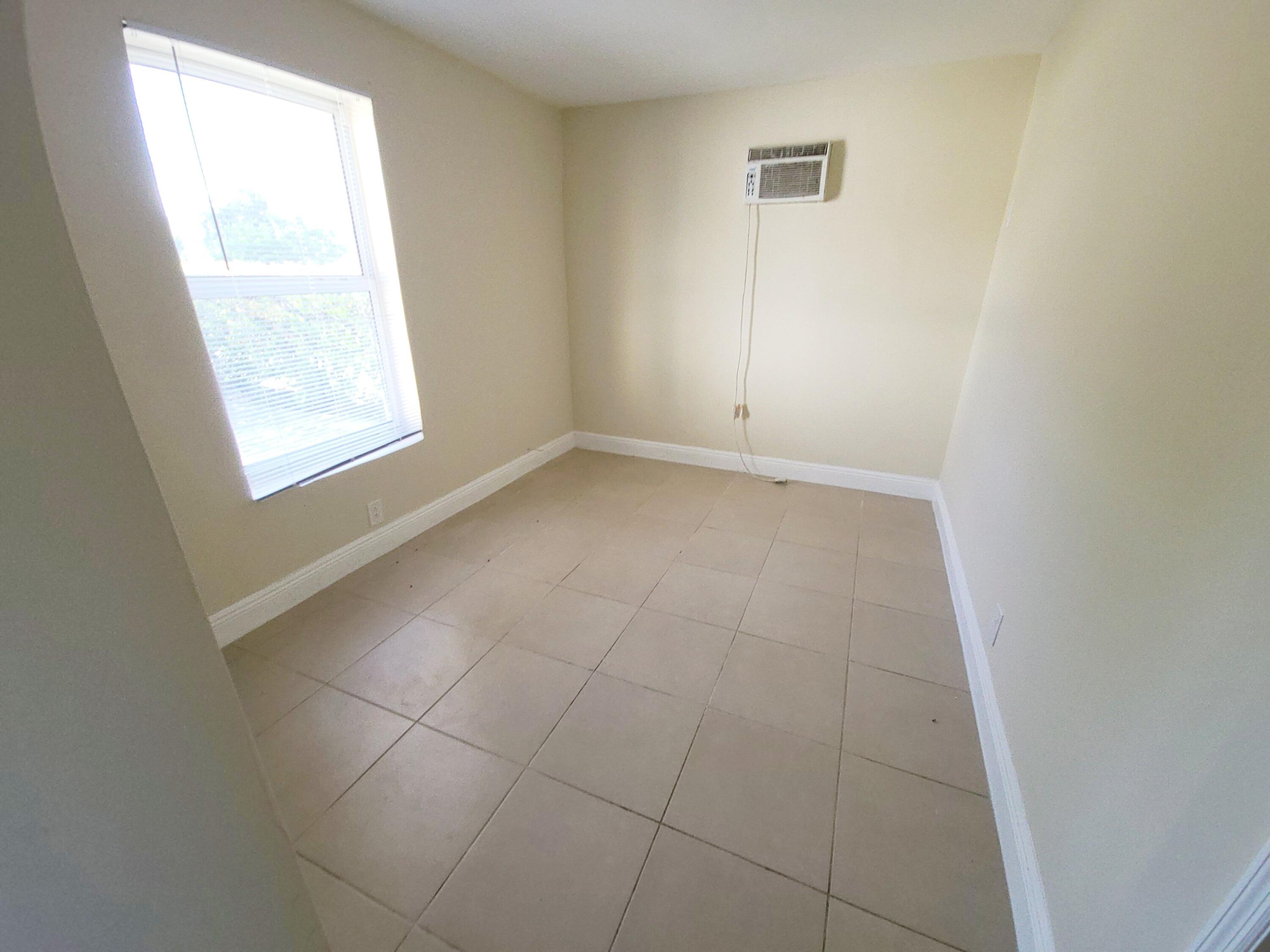 901 8th Street, Unit 2 West Palm Beach, FL 33401 - Photo 3 of 5 Room