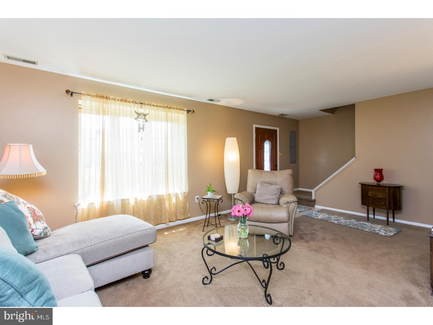 13 Loggers Mill Road Horsham, PA 19044 - Photo 2 of 24 Living Room