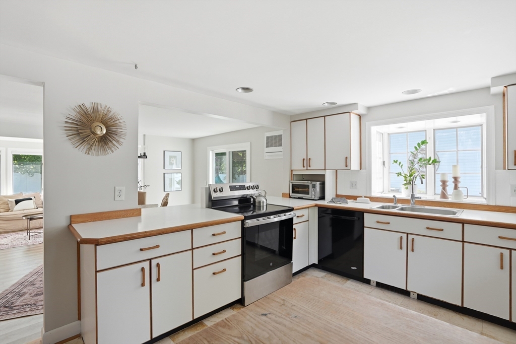 11 Sylvia Road North Reading, MA 01864 - Photo 9 of 27