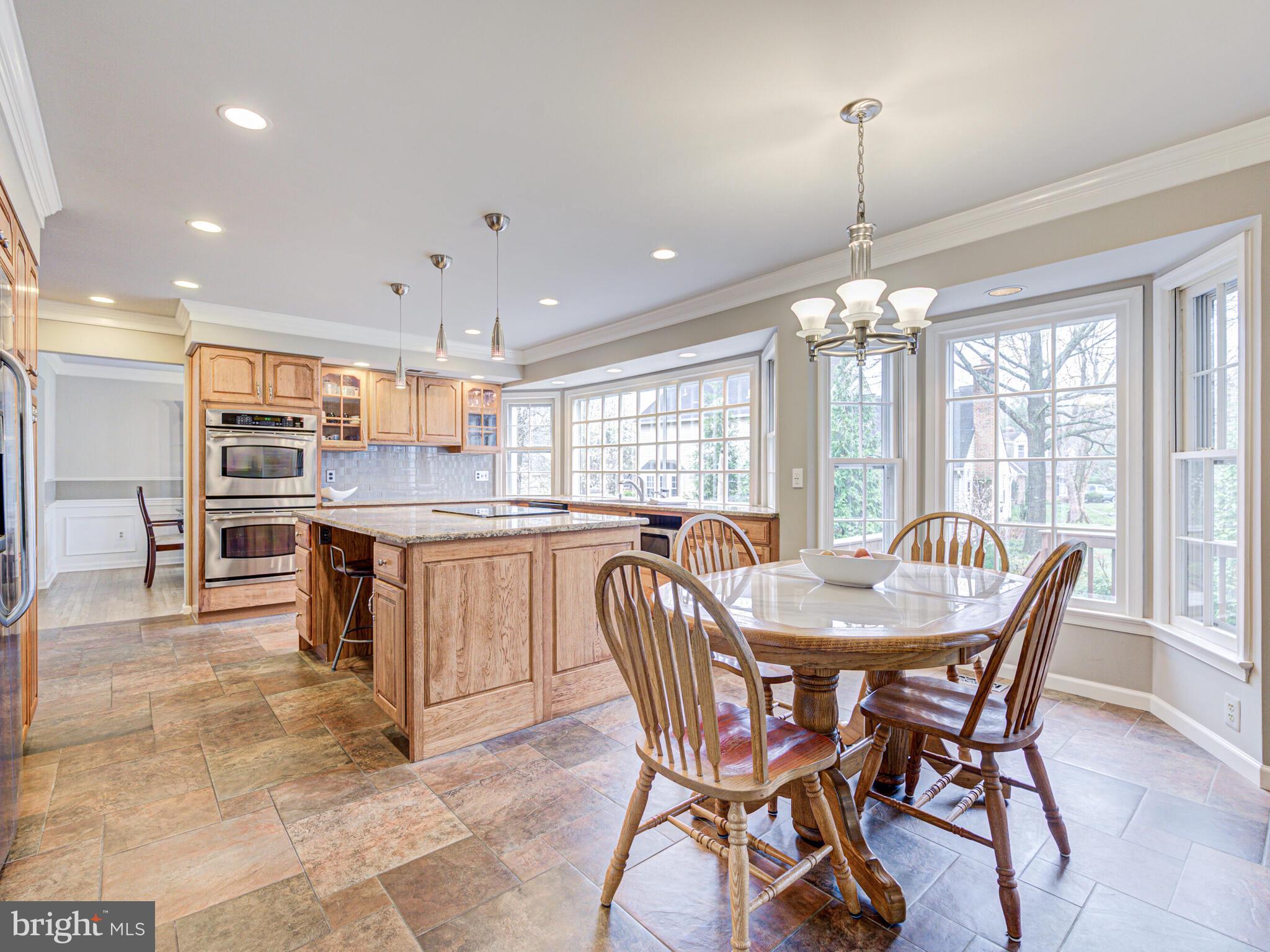 16 Whittingham Circle Sterling, VA 20165 - Photo 25 of 75 Eat in kitchen with bay window
