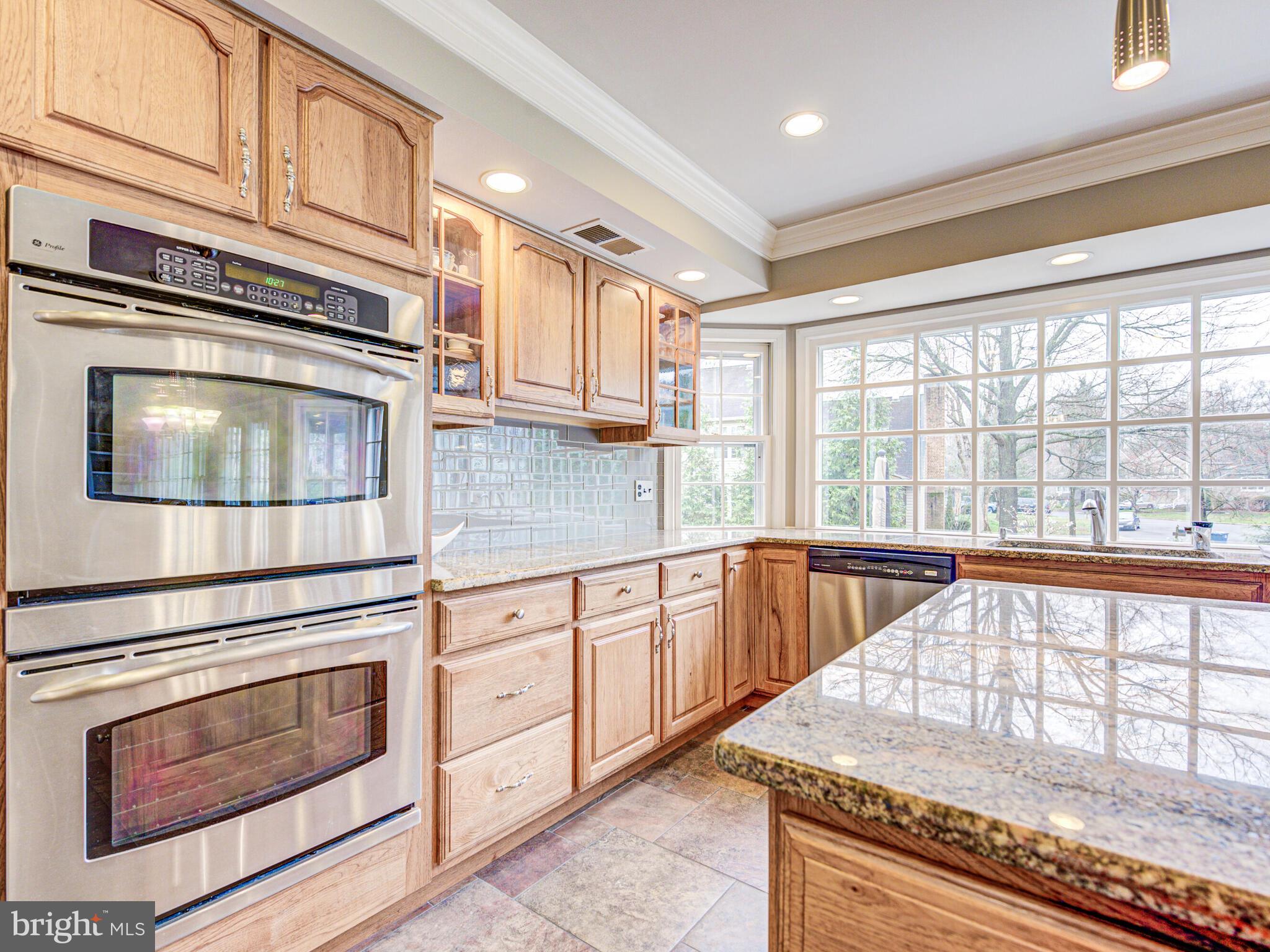 16 Whittingham Circle Sterling, VA 20165 - Photo 26 of 75 Hickory cabinets with stainless steel appliances